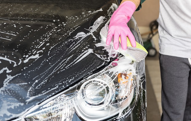 Mycie ręczne samochodu w myjni Uni-Plus